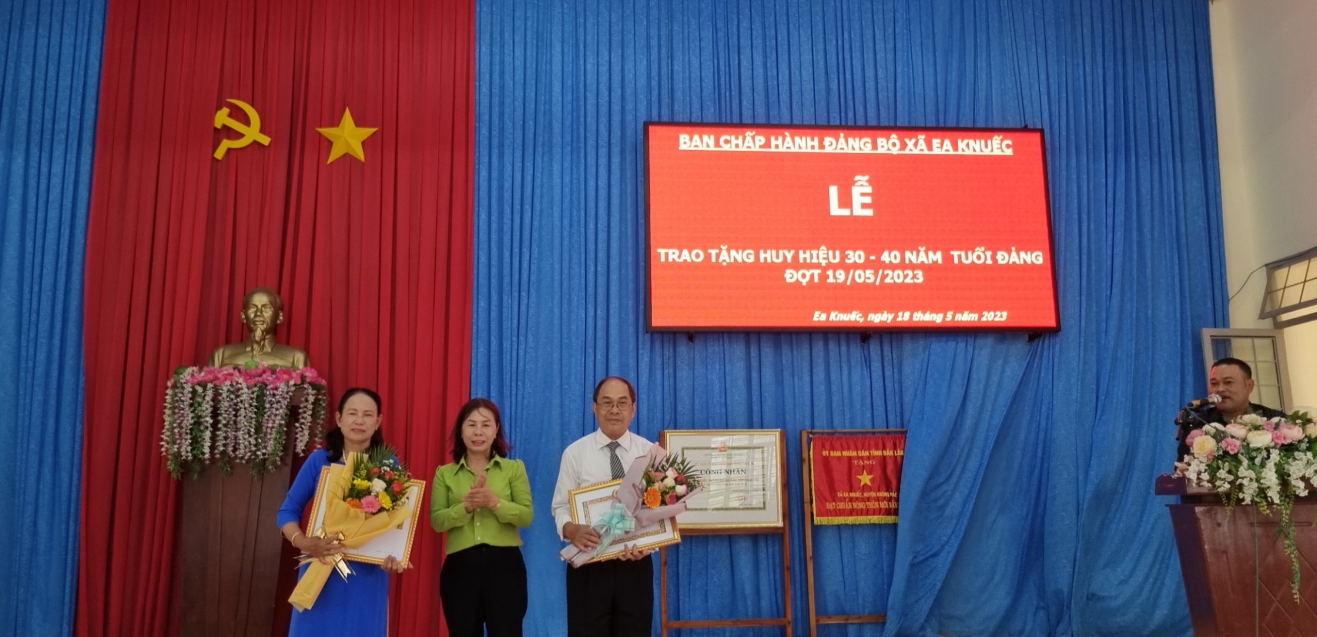 Huy hiệu 19.5 5